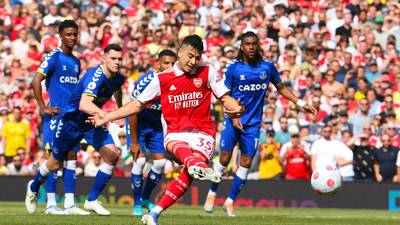 Arsenal hit dreadful Everton for five but miss out on Champions League