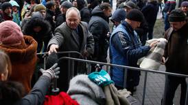 Protestors besiege government buildings in Kiev