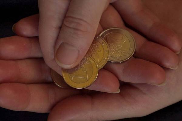 Euro at three day high despite Catalonia stand-off