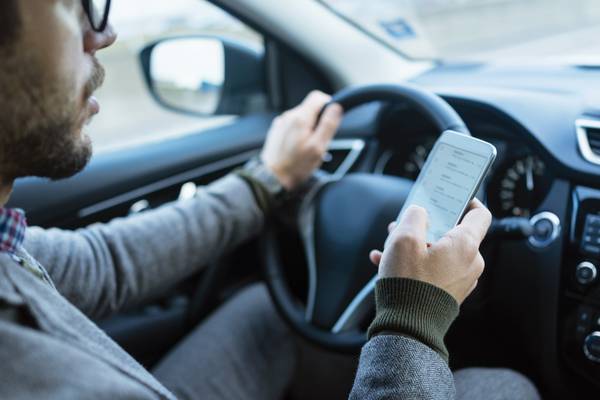 One in 10 motorists admit to texting while driving