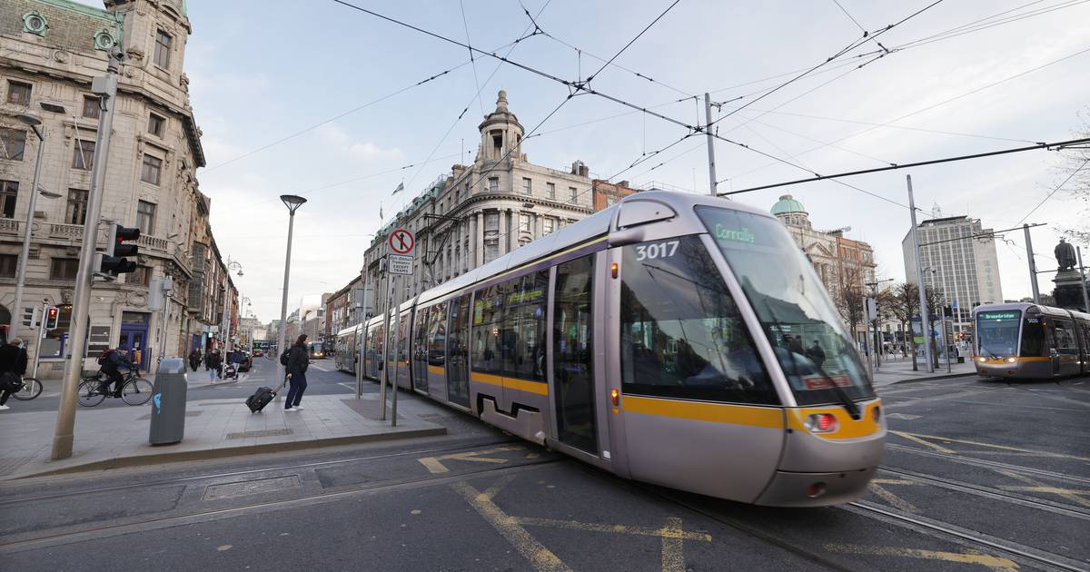 Retards pour les passagers de Dublin alors que les lignes Luas sont affectées par une panne de courant – Irish Times