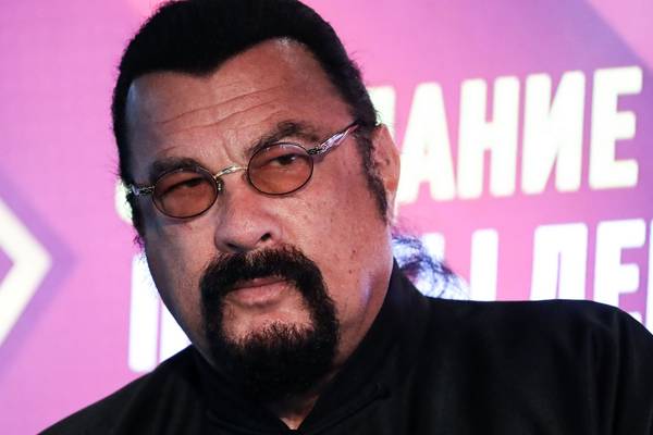 Hollywood actor Seagal joins pro-Kremlin party