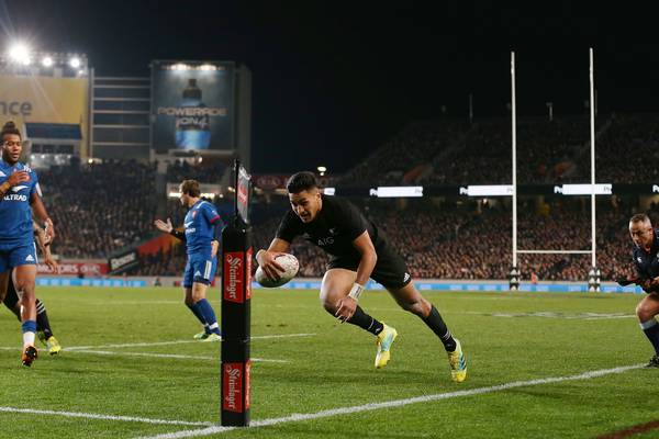 New Zealand take advantage of questionable yellow to blow France away