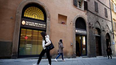 Italian banks rise on moves to clean up balance sheets