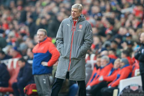 Wenger focuses on Chelsea  and sidesteps awkward questions
