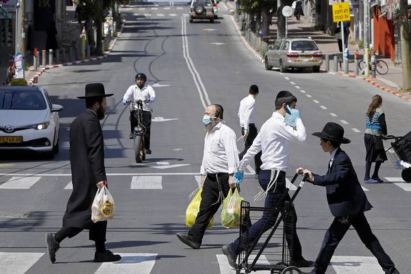 Coronavirus: Orthodox Jews condemn clampdown in Israeli city