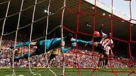 Arsenal goalkeeper Petr Cech denies Sunderland a vital win