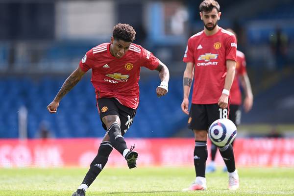 Man United draw a blank in niggly clash with Leeds