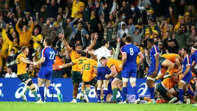 Australia ride early red card to edge France and take series