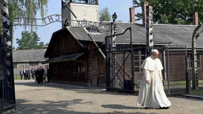 Pope Francis pays silent tribute on visit to Auschwitz