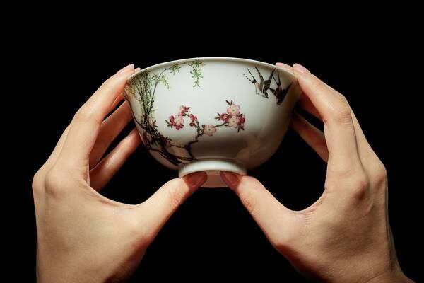 Just right: little Chinese imperial bowl expected to fetch over €23m
