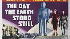 Maureen Dowd: Aliens, show yourself. Beam down! Time to serve man