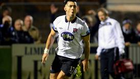 Dundalk strike late on to move within one win of title