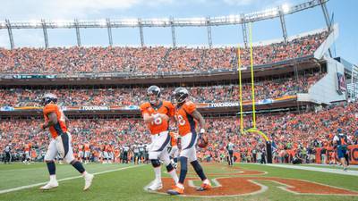 Manning sets record with four more touchdown passes