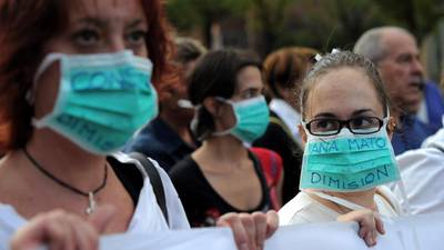 Spanish authorities under fire after nurse contracts Ebola
