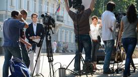 Snowden eludes reporters in Moscow