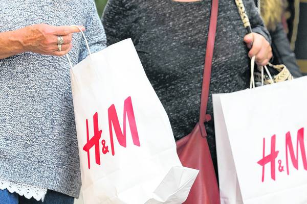 H&M profit falls less than expected after it curbs discounts