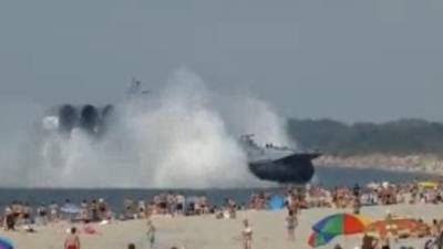 Video: Military hovercraft lands on Russian beach