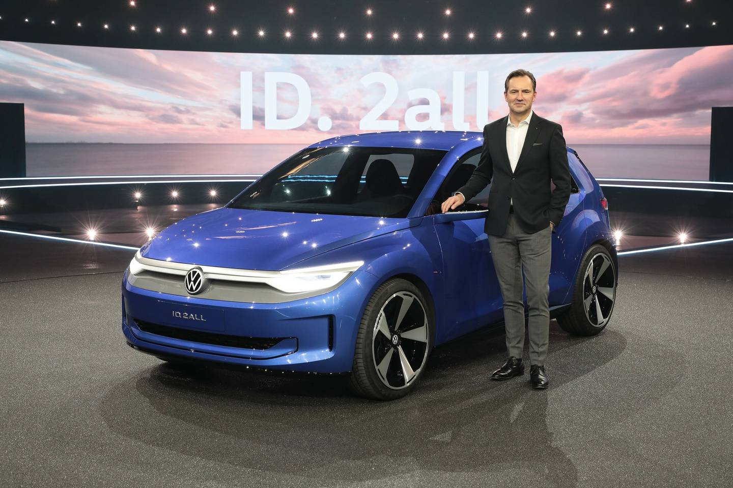 Thomas Schäfer, CEO Volkswagen Brand, and the new showcar ID. 2all.