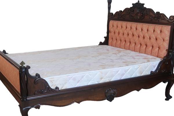 Yes tonight Josepine: Empress’s bed could be yours for €2,000 plus
