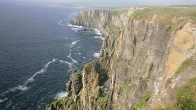 Go Walk: Cliffs of Moher coastal, Co Clare