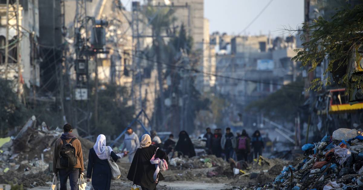 Israël poursuit son attaque contre Gaza alors que les autorités signalent des tirs visant l'hôpital Khan Yunis – The Irish Times
