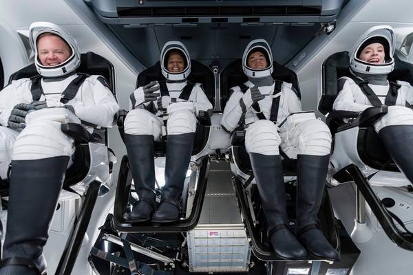 SpaceX mission: Amateur astronauts soar into orbit