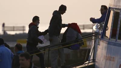 Greece begins ferrying migrants to Turkey under  EU deal