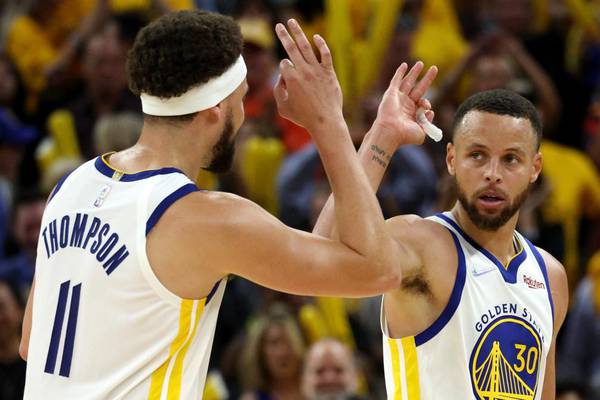 Stephen Curry leads Warriors to beat Mavericks and take 2-0 series lead