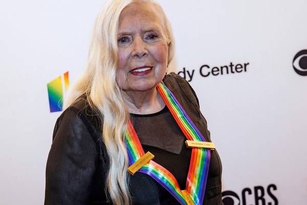 Joni Mitchell to remove music from Spotify ‘in solidarity’ with Neil Young