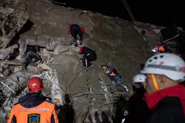 Turkey and Syria earthquake: Death toll passes 4,800 as rescue mission continues