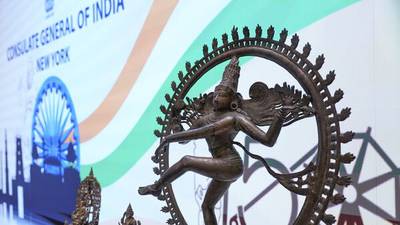 US returns hundreds of antiquities to India in stolen art investigation