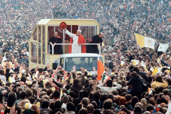 Pope Francis to visit the Dublin street where John Paul failed to stop