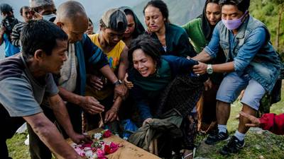 Nepal earthquake death toll at 7,500 as help reaches isolated villages