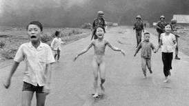 Facebook assumes role of super-editor with ‘Napalm girl’ deletions