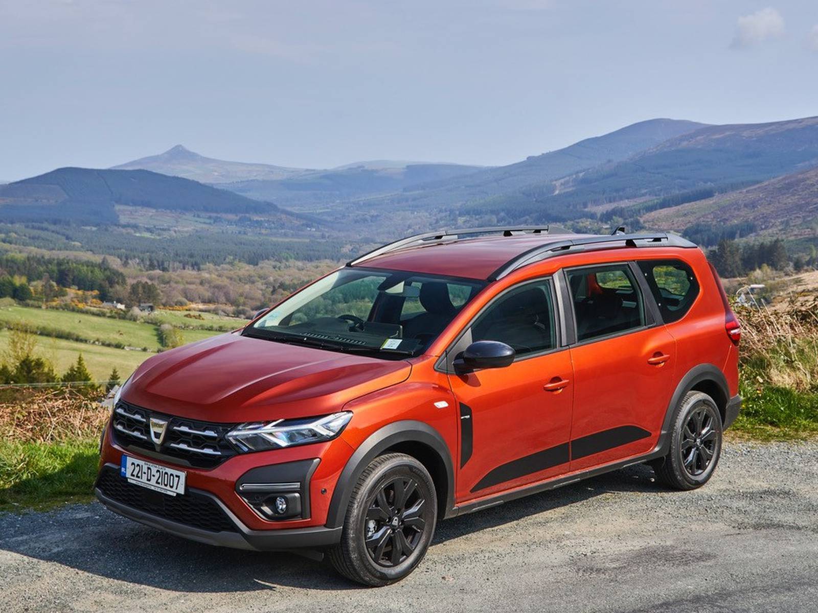 Dacia Jogger, with 7 seats and low price, enters hot compact SUV