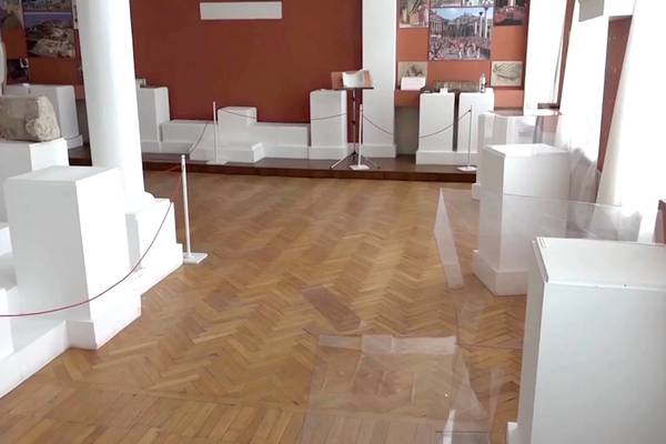 Ukraine accuses Russian soldiers of looting 15,000 artefacts from Kherson museums