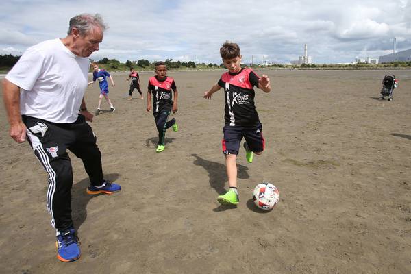 Gaza academy u-15 team get warm welcome in Cork for soccer friendly