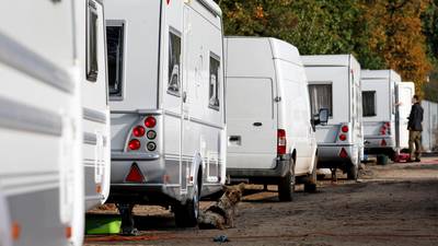 Travellers convoy to city hall over accommodation dispute