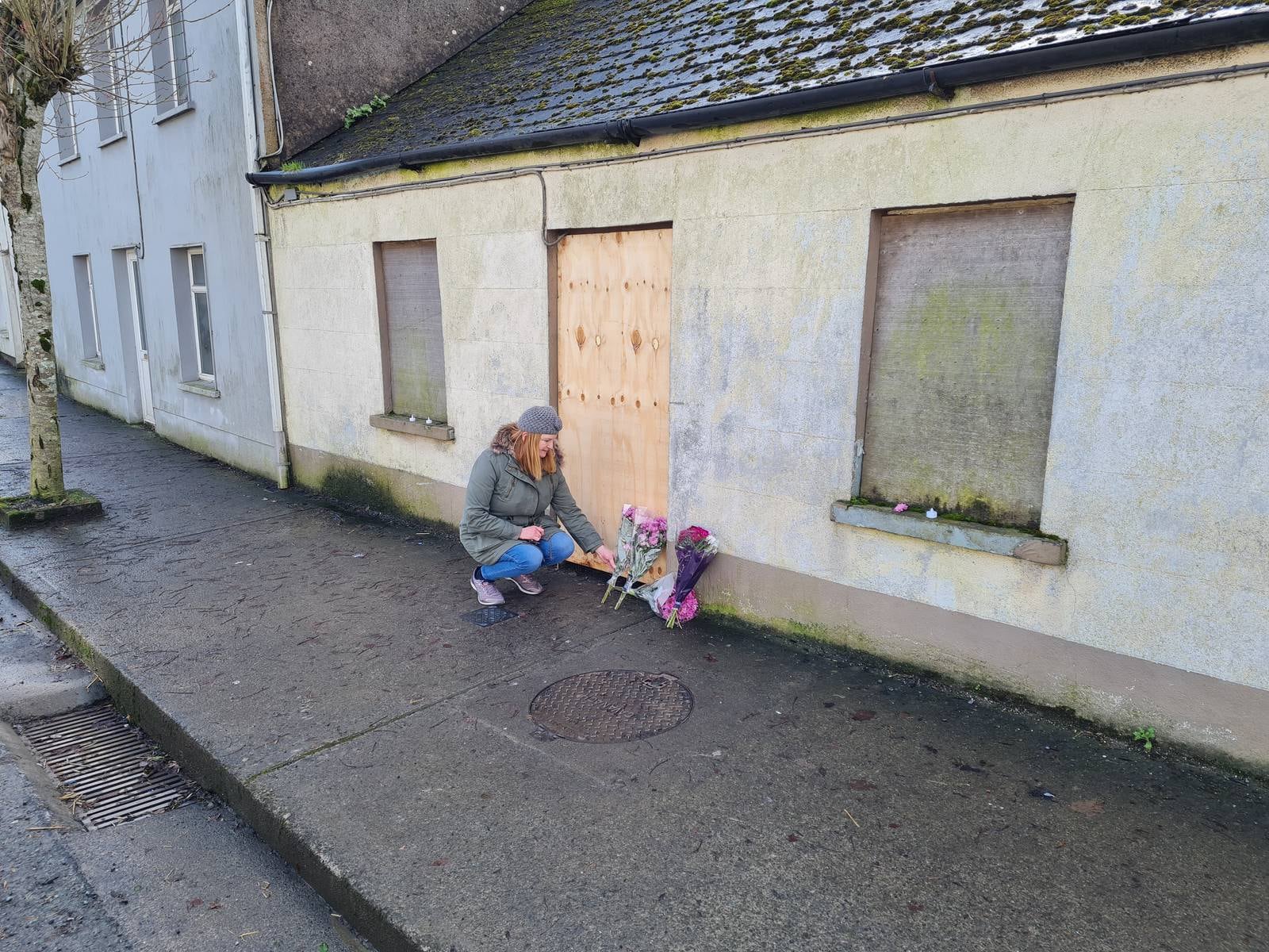 One woman, Jacqueline Gilligan and her daughter, Katelyn had come from their home in Castlemagner near Kanturk for an appointment in Mallow but when they were in the town, they decided to buy  some flowers and leave them at the house as a mark of sympathy for the deceased. Body may have been in Mallow house for 20 years. Pic: Barry Roche