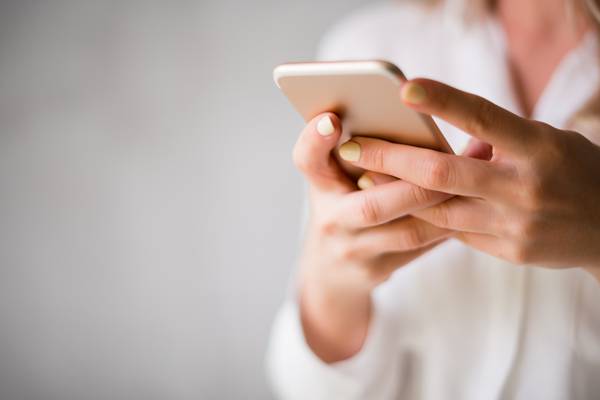Average Irish smartphone user picks up 55 times a day – survey