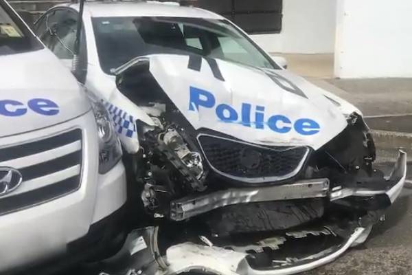 Australia: Man crashes van containing €125m of meth into police cars