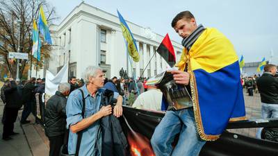 Protesters keep pressure on Ukraine’s parliament to pass key reforms