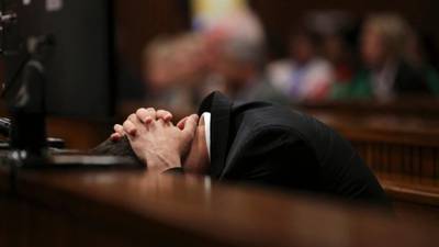 Pistorius breaks down   on hearing  autopsy evidence in court