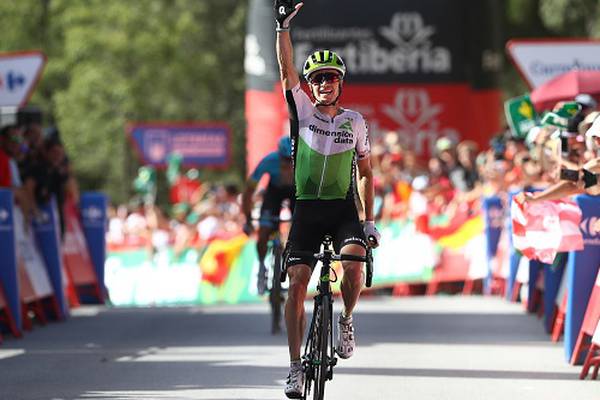 Simon Yates closes gap on La Vuelta leaders on stage four