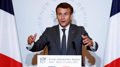 Macron tries to force anti-vaxxers to give up