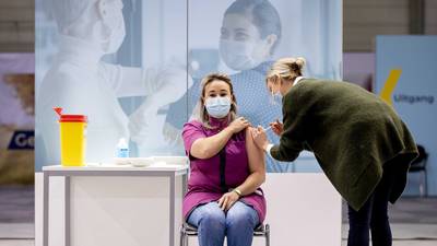 Coronavirus: Netherlands finally begins Covid-19 vaccinations