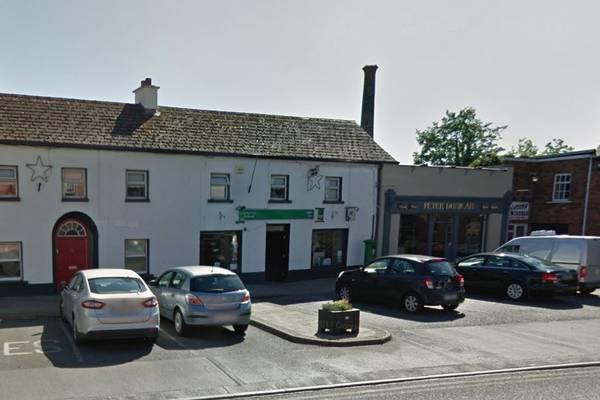 Staff threatened in armed robbery at Offaly post office