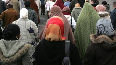 France to maintain  headscarf ban despite legal advice