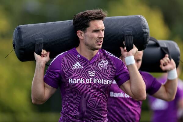Connnacht vs Munster: Carbery starts at 15 as Coombes and Carty return for crunch interpro